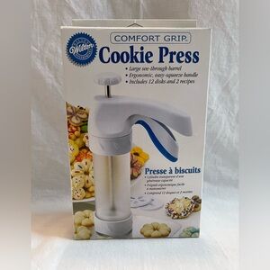 NIB Wilton Comfort Grip Cookie Press.